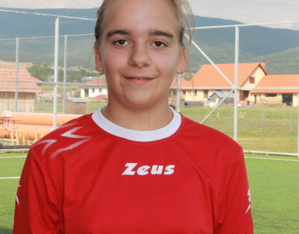 Mihály Csenge
